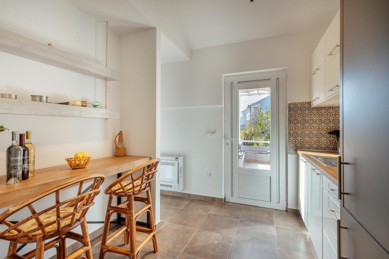 Stylish Mini-House With Garden & Beach Bijela Exterior photo